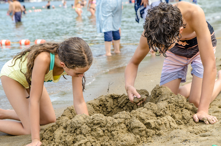 kids on the beach in Lake George